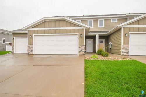 5810 S Whisper Creek Pl, Sioux Falls, SD, 57108-3099 | Card Image