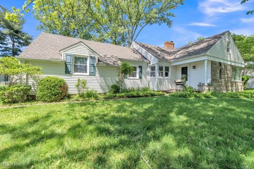 30224 Wolf Rd, Bay Village, OH, 44140-1617 | Card Image