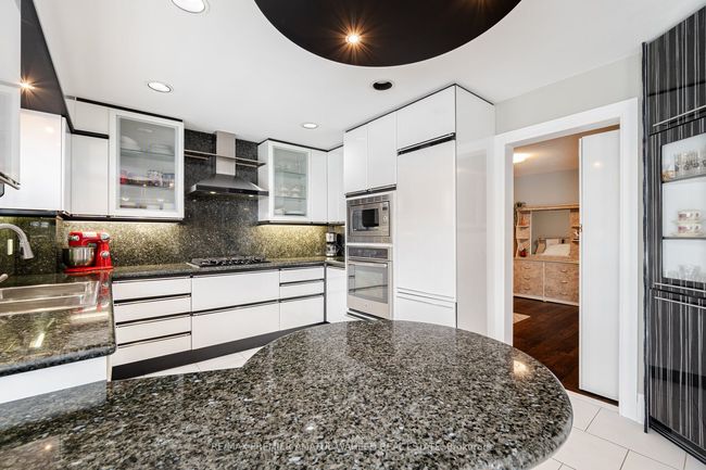 166 Killian Rd, House other with 5 bedrooms, 4 bathrooms and 2 parking in Maple ON | Image 13