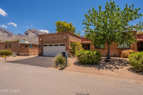 21 W Roma Dr, Oro Valley, AZ, 85737-7667 | Card Image