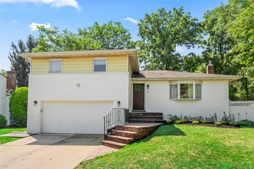 2 Lydia Ct, Albertson, NY, 11507-1113 | Card Image