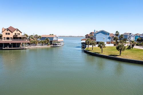 1818 Tiki Dr, Galveston, TX, 77554-8135 | Card Image