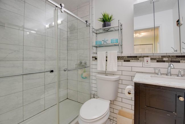 Bathroom 2 | Image 17