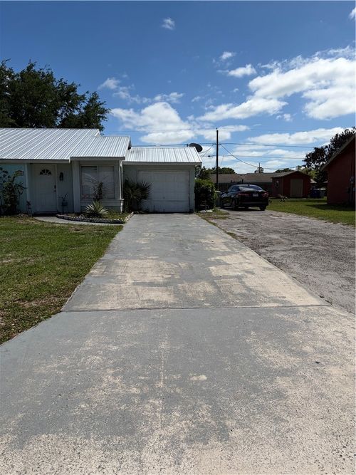 1055 23rd Pl Sw, VERO BEACH, FL, 32962-8002 | Card Image