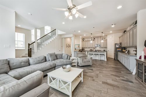 18 W Oaks Dr, Houston, TX, 77058-2082 | Card Image