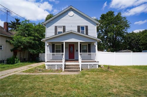 1367 Benton St, Barberton, OH, 44203-7422 | Card Image