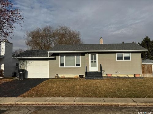501 7th Ave W, Biggar, SK, S0K0M0 | Card Image