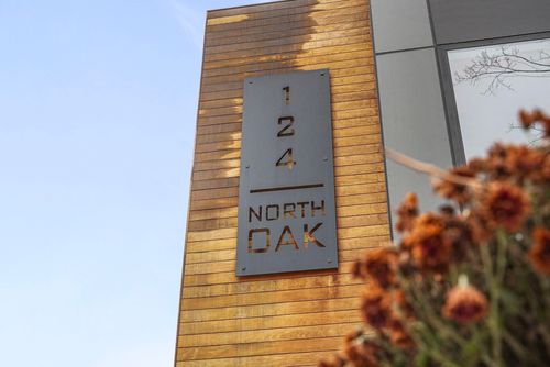 124 N Oak St, Traverse City, MI, 49684-2241 | Card Image