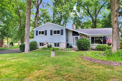 1521 Thread Vly, Holly, MI, 48442-9606 | Card Image