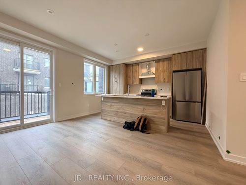 11 Agnes Lane, Richmond Hill, ON, L4B0J4 | Card Image