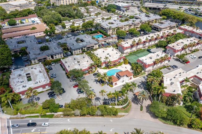 APT-1019 - 8650 Sw 67 Th Ave, Condo with 2 bedrooms, 3 bathrooms and null parking in Pinecrest FL | Image 5