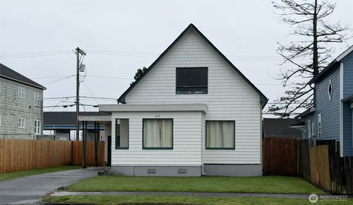 809 W Market St, Aberdeen, WA, 98520-5916 | Card Image