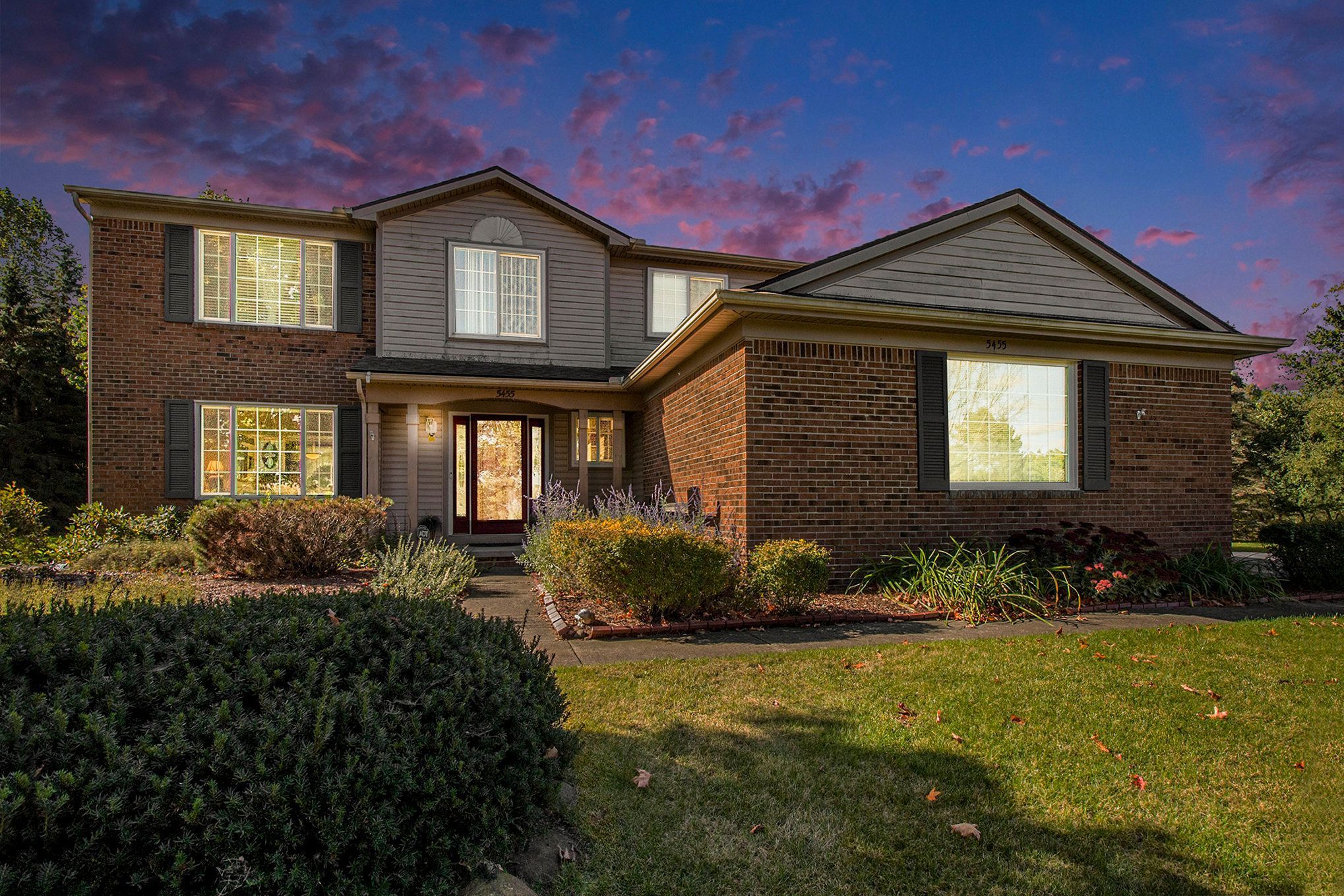 Huntsman Dr, White Lake, MI 48383