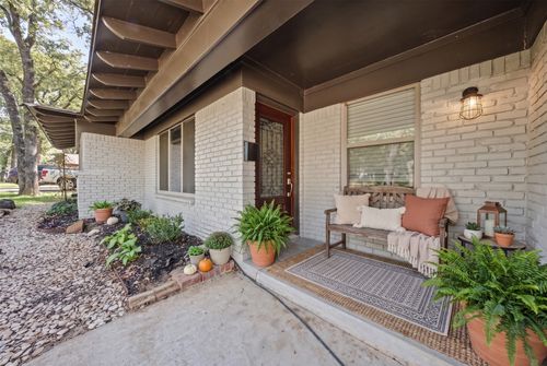 6404 Ravenswood Dr, Fort Worth, TX, 76112-3218 | Card Image