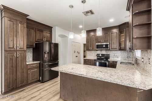 8769 W Shaw Butte Dr, Peoria, AZ, 85345-4131 | Card Image