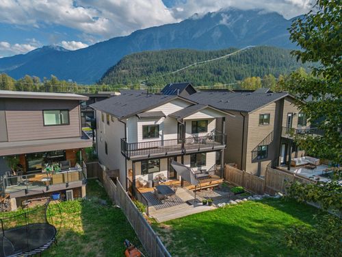 2026 Tiyata Blvd, Pemberton, BC, V0N2L0 | Card Image
