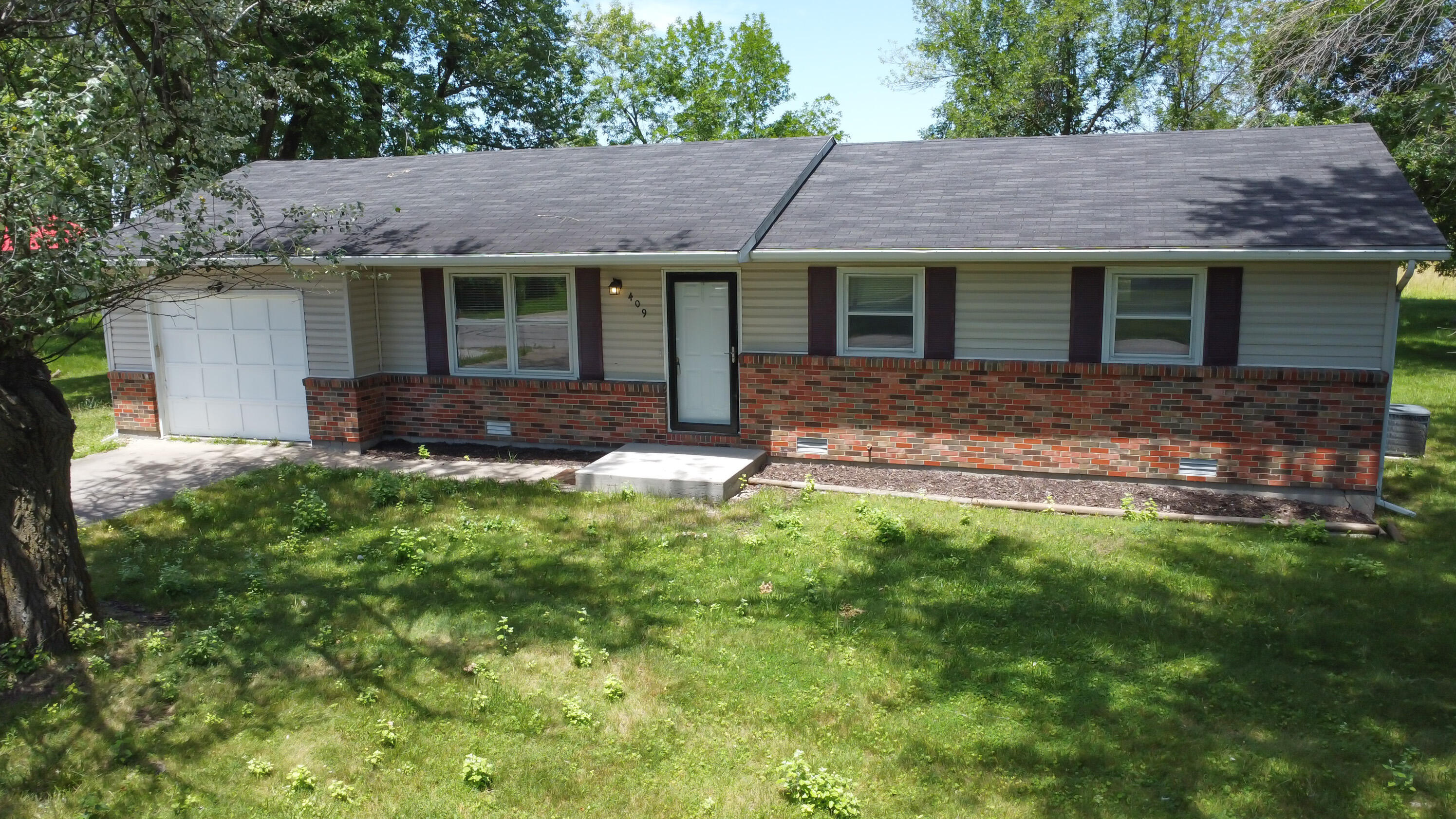 Austin St, Moberly, MO 65270