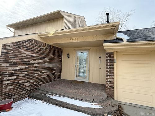 6842 Indian Creek Dr, West Bloomfield, MI, 48322-3115 | Card Image