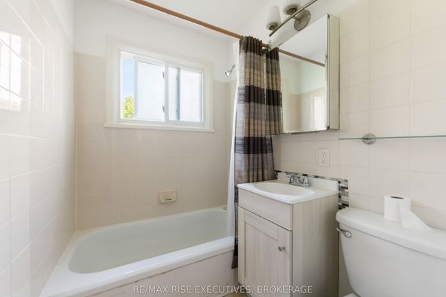 999 Portsmouth Ave, Home with 6 bedrooms, 3 bathrooms and 4 parking in Kingston ON | Image 24