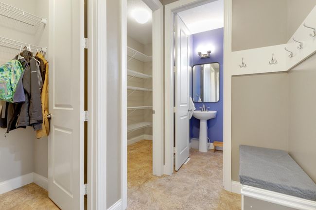 Breezeway + closet | Image 18