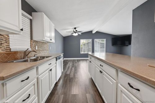 spc-100-220 Camino Corto, Vista, CA, 92083-4949 | Card Image