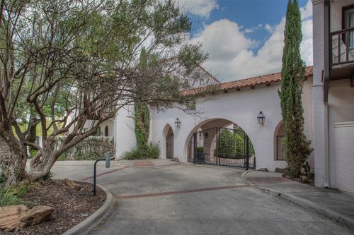 269 Casa Blanca Ave, Fort Worth, TX, 76107-7720 | Card Image