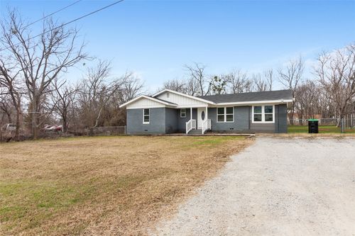 420 S Evans St, Boyd, TX, 76023-3312 | Card Image