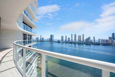 2301 - 4000 Island Blvd, Condo with 3 bedrooms, 3 bathrooms and null parking in Aventura FL | Image 1