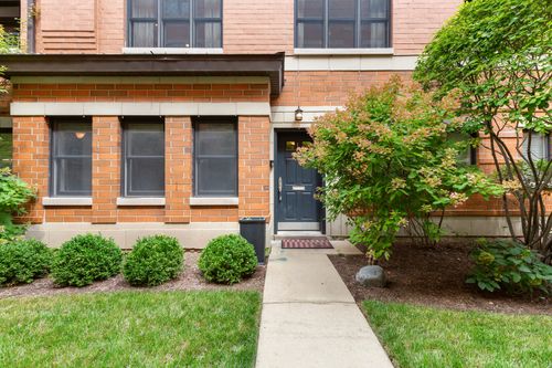 l-3842 Southport Ave, Chicago, IL, 60613-6225 | Card Image