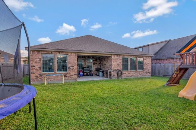 Large Back Yard | Image 31