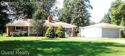 39409 Dequindre Rd, Troy, MI, 48085-3757 | Card Image