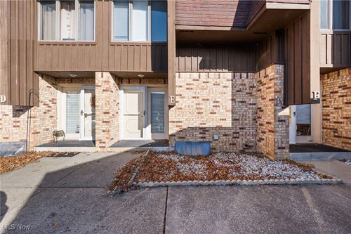 312 Bryn Mawr St, Ravenna, OH, 44266-7709 | Card Image