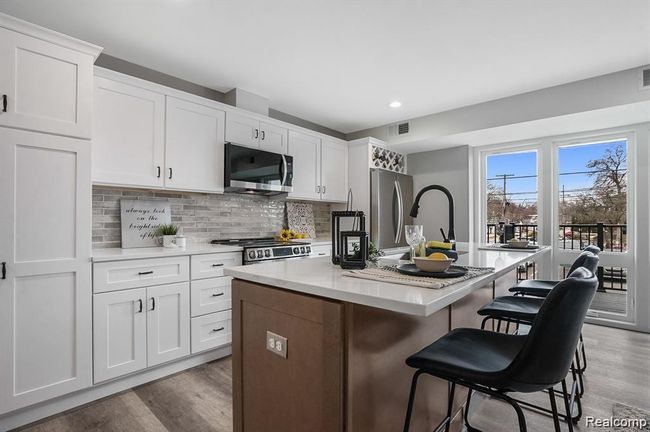 300 - 344 N Main St, Condo with 2 bedrooms, 2 bathrooms and null parking in Milford MI | Image 6