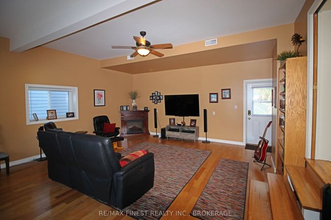 734 Short Point Rd, House other with 3 bedrooms, 3 bathrooms and 8 parking in Lyndhurst ON | Image 21