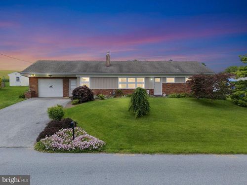 28 Pine St, Jacobus, PA, 17407-1215 | Card Image