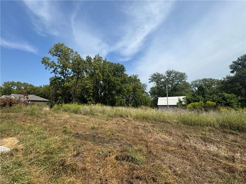 1705 Locust St, Oak Grove, MO, 64075-6211 | Card Image