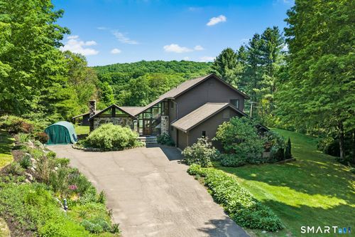127 Huntingtown Rd, Newtown, CT, 06470-2612 | Card Image
