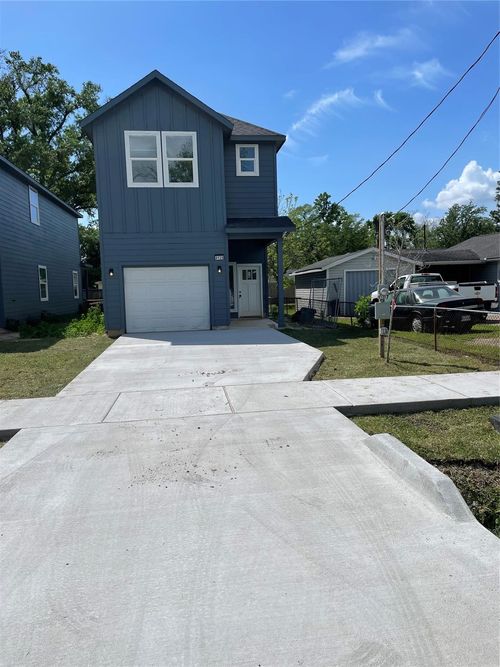 8127 Hoffman St, Houston, TX, 77016-5927 | Card Image