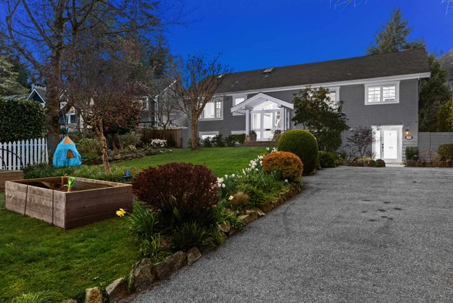 5727 Bluebell Drive, House other with 4 bedrooms, 4 bathrooms and 5 parking in West Vancouver BC | Image 33
