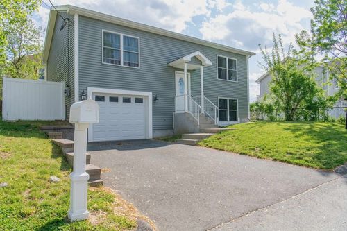 43 Grace St, Chicopee, MA, 01020-1215 | Card Image