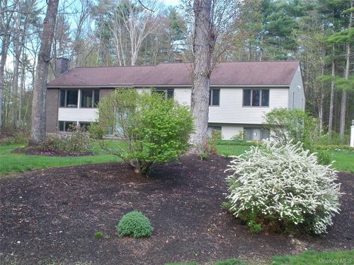 10 Kirsten Lndg, Fremont, NH, 03044-3535 | Card Image