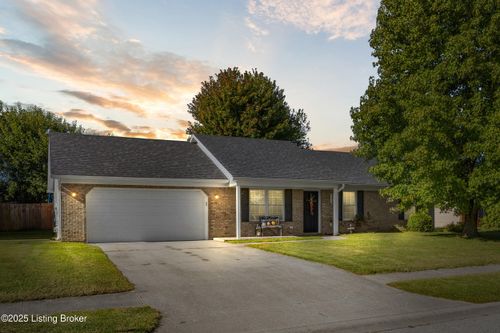 207 Savannah Nicole Rd, Jeffersonville, IN, 47130-7618 | Card Image