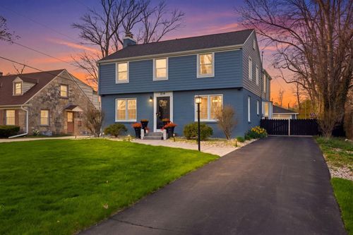 514 E Community Pl, Fox Point, WI, 53217-3501 | Card Image