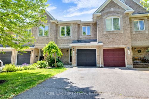 502 Woodchase St, Kanata, ON, K2W1J4 | Card Image