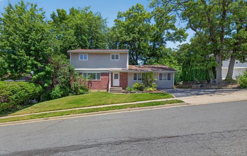89 Beaumont Drive, Oyster Bay, NY, 11803 | Card Image