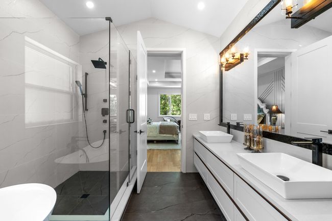 1415 Pipeline Pl, House other with 8 bedrooms, 9 bathrooms and 4 parking in Coquitlam BC | Image 25