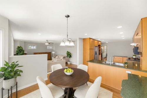 401 Greenwood Rd, Glenview, IL, 60025-4526 | Card Image