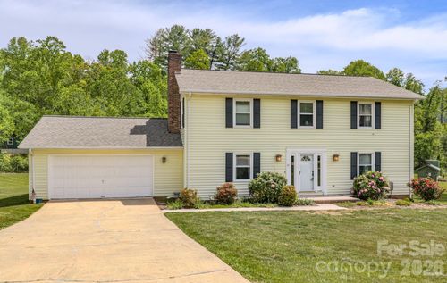 10 Arrow Pl, Asheville, NC, 28805-9748 | Card Image