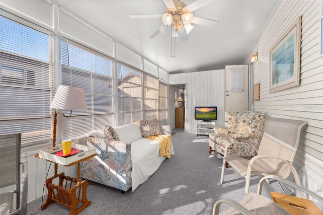 Spacious Florida Room | Image 4