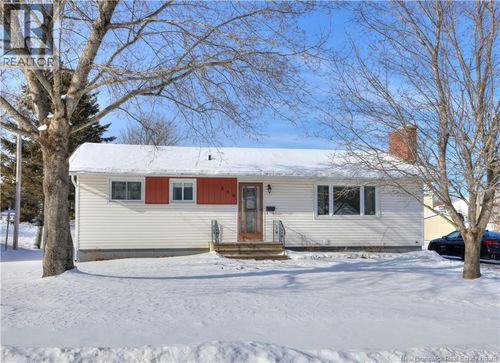 566 Scoullar St, Oromocto, NB, E2V1H4 | Card Image